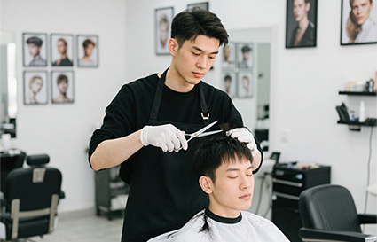 美发培训学校学费是多少？